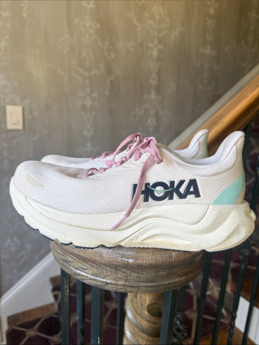 HOKA ARAHI 8 running shoe women’s size 8 1/2 very good condition - Picture 3 of 11